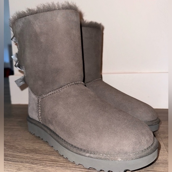 New Bailey Bow Uggs - Picture 3 of 4